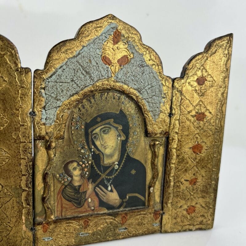 Icona antica religiosa sacra in legno dorato Madonna con il Bambino trittico XII Categoria  Oggetti sacri - rosari