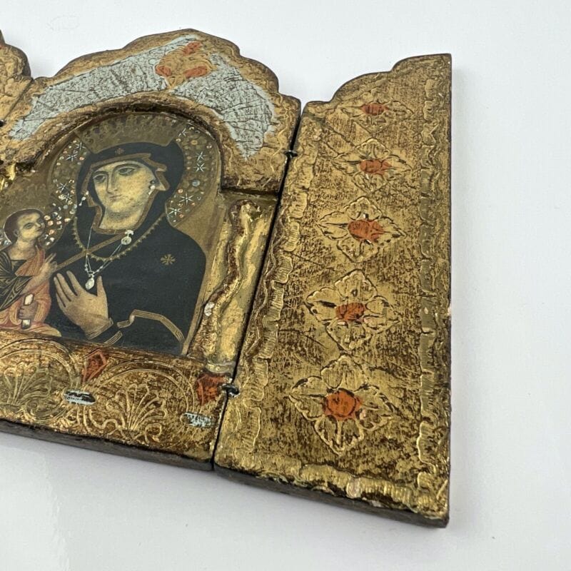 Icona antica religiosa sacra in legno dorato Madonna con il Bambino trittico XII Categoria  Oggetti sacri - rosari