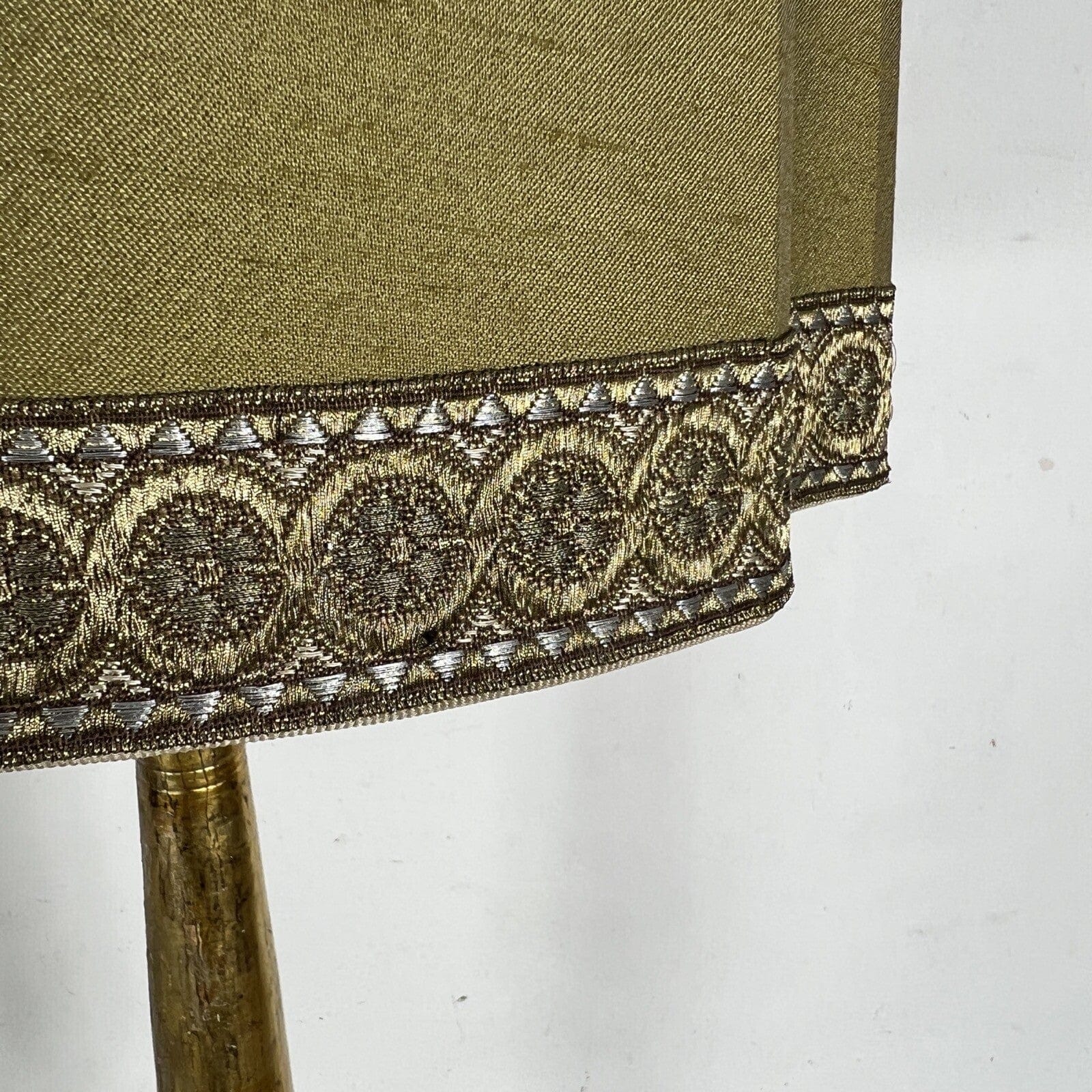 Lampada antica da tavolo in legno dorato oro Lume  Candeliere epoca '800 Categoria  Lampade Appliques