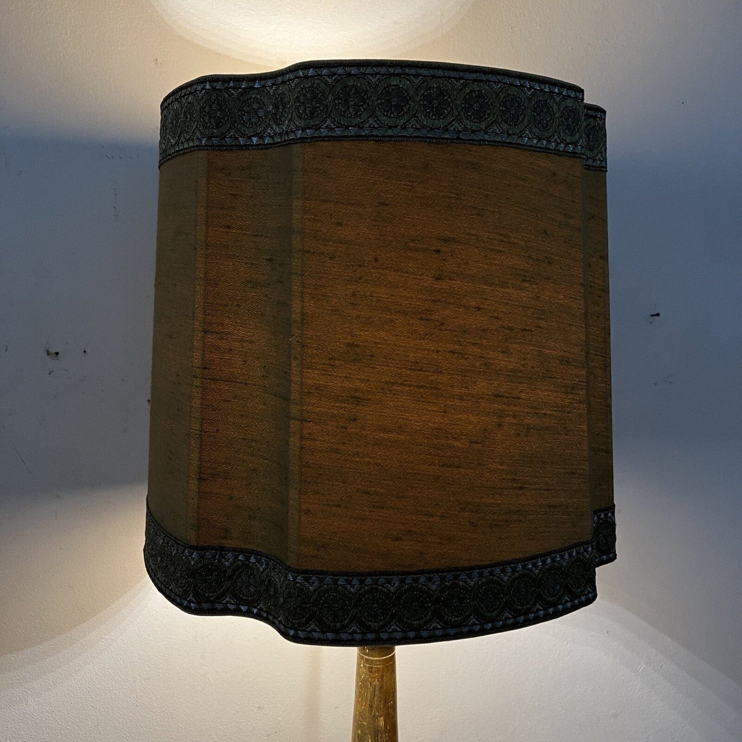 Lampada antica da tavolo in legno dorato oro Lume  Candeliere epoca '800 Categoria  Lampade Appliques