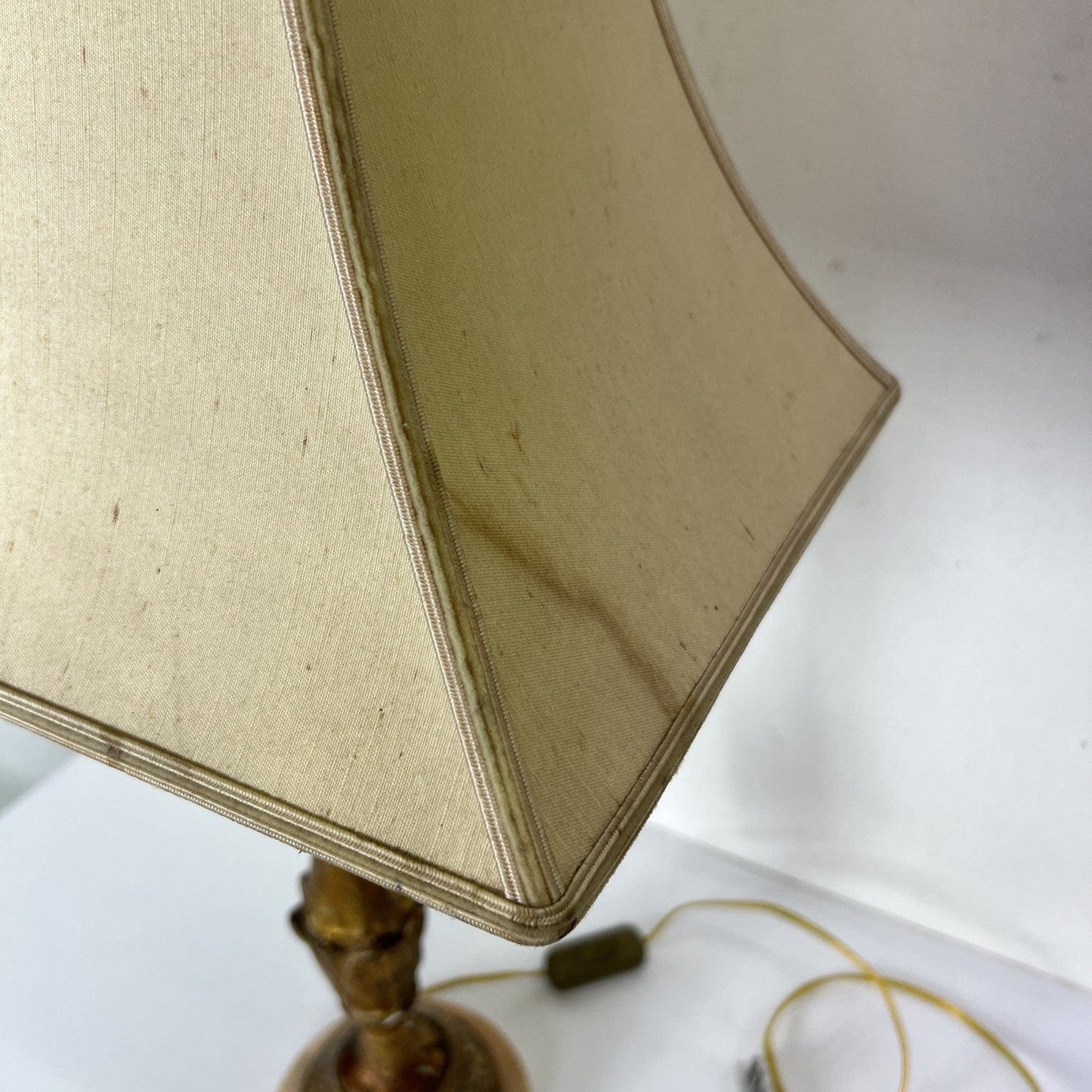 Lampada antica da tavolo in legno dorato oro Lume  Candeliere epoca '800 Categoria  Lampade Appliques