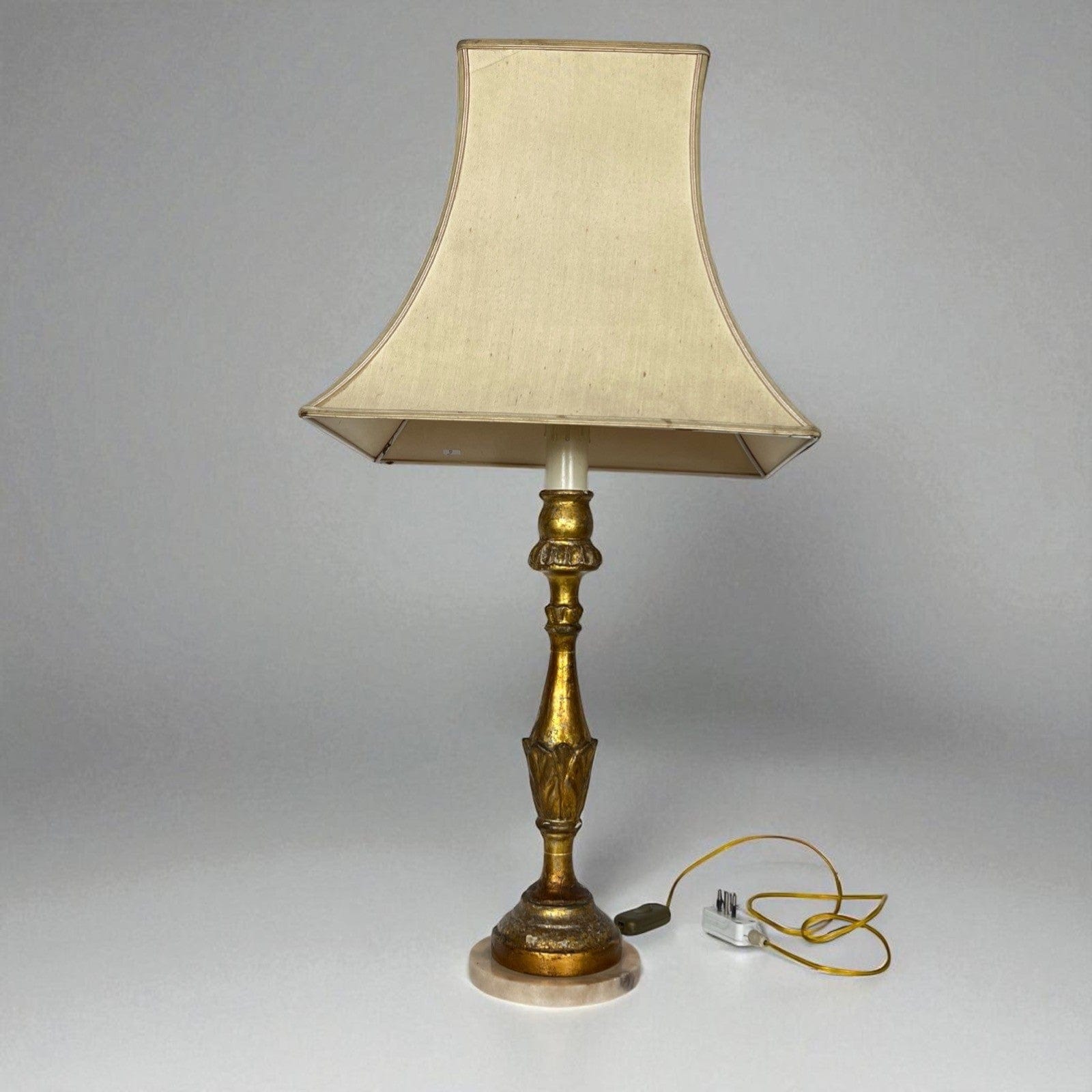 Lampada antica da tavolo in legno dorato oro Lume  Candeliere epoca '800 Categoria  Lampade Appliques