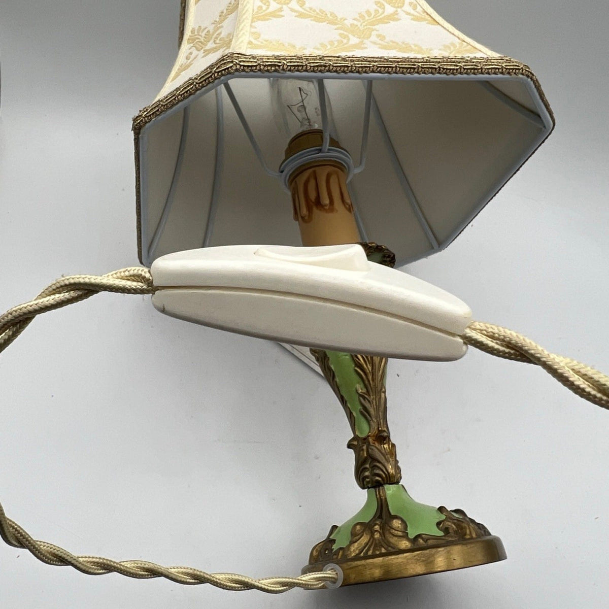 Lampada antica da tavolo vintage Abatjour Barocco Lume in ottone con paralume Categoria  Lampade Appliques