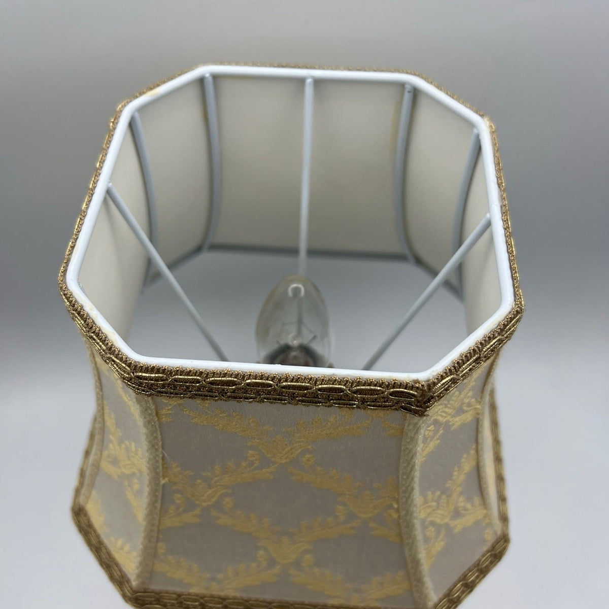 Lampada antica da tavolo vintage Abatjour Barocco Lume in ottone con paralume Categoria  Lampade Appliques