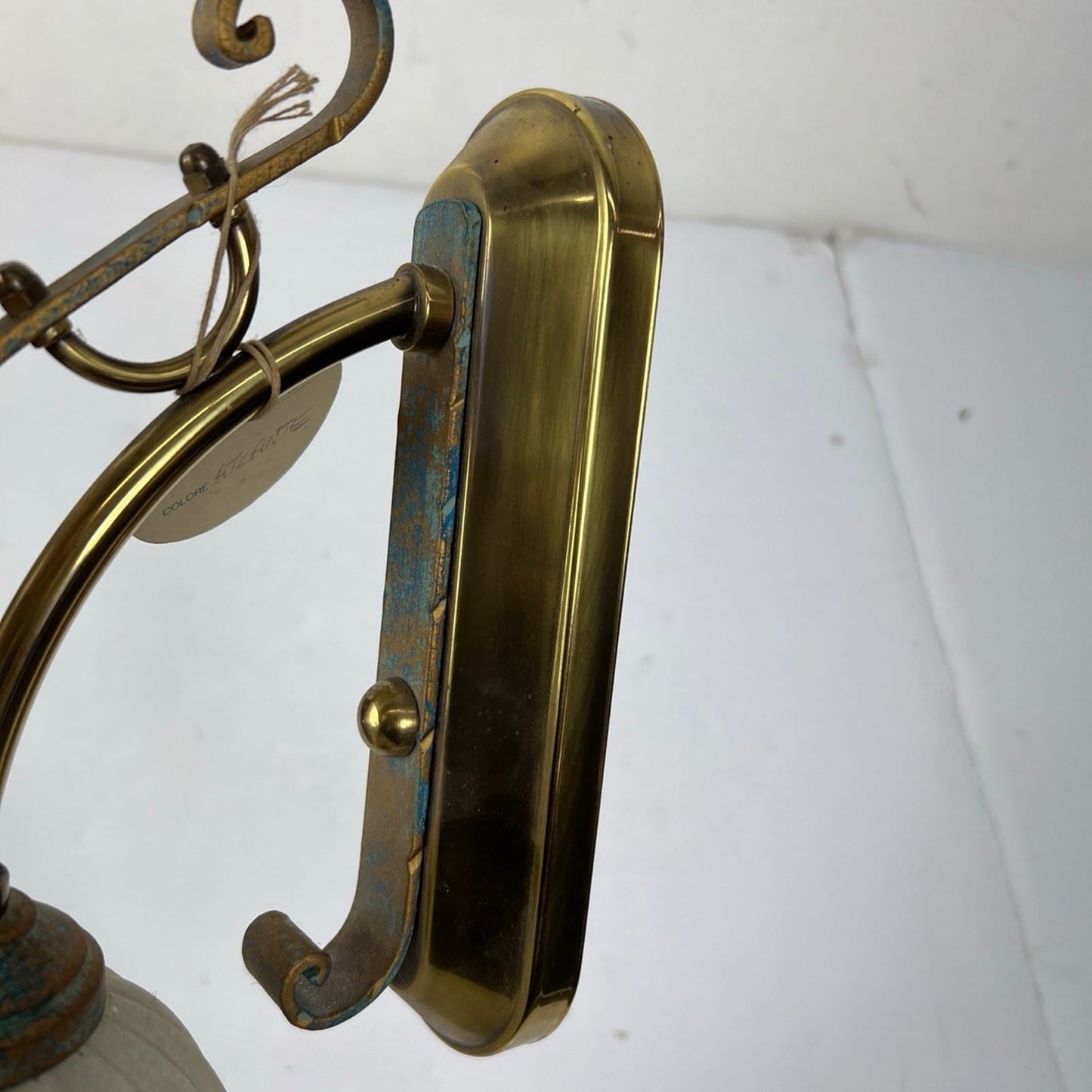 Lampada da parete applique in Ferro ottone Stile Antico Liberty Vetro satinato Categoria  Lampade Appliques