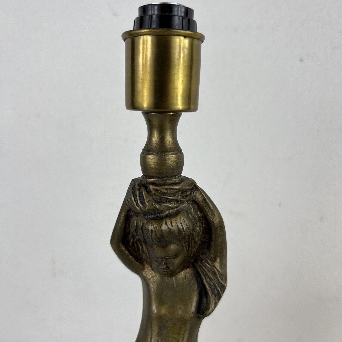 Lampada da tavolo vintage antica in bronzo dorato oro con Cherubino Putto Angelo Categoria  Lampade Appliques