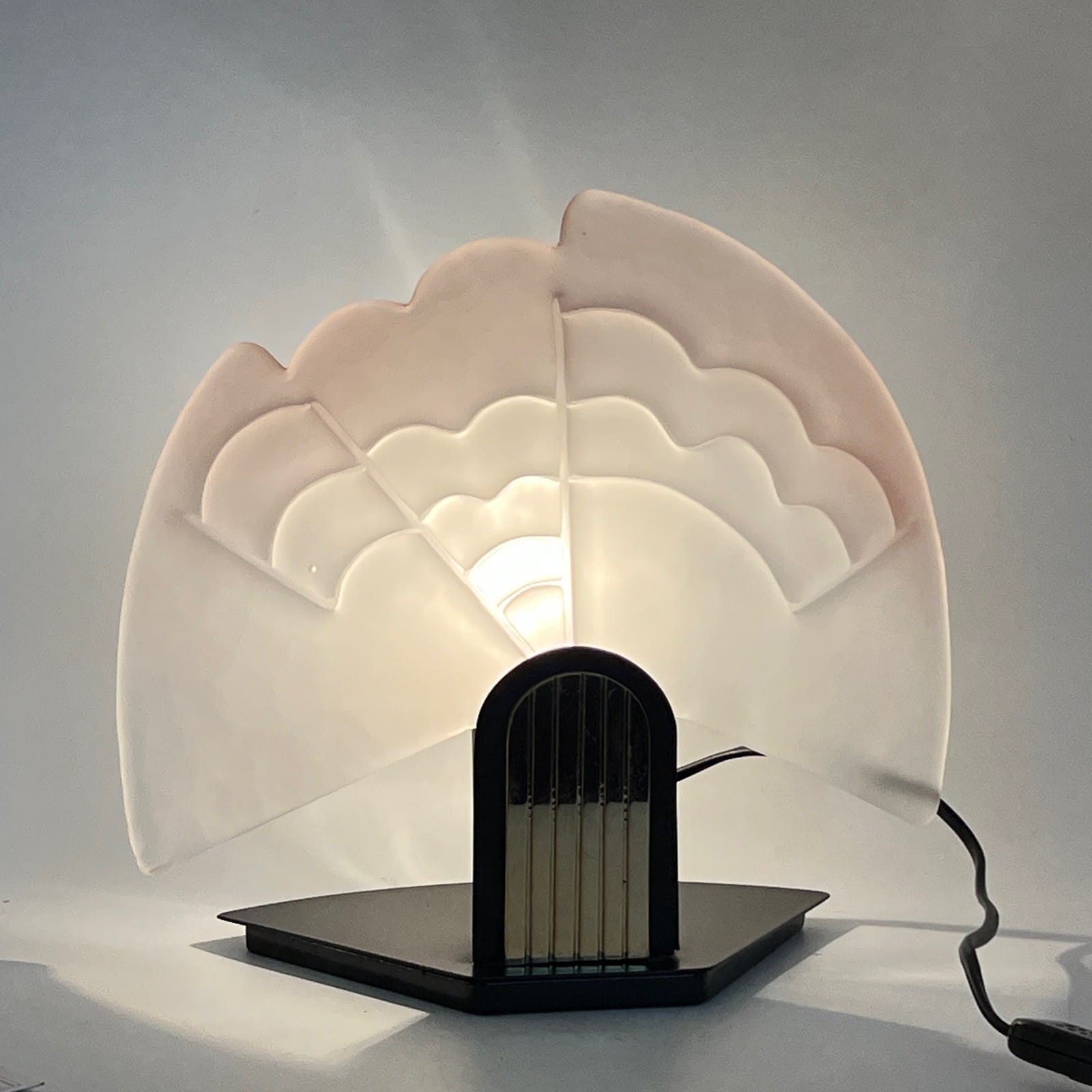 Lampada Da Tavolo Vintage stile Art Deco Con Vetro Ventaglio di Murano Satinato Categoria  Lampade Appliques