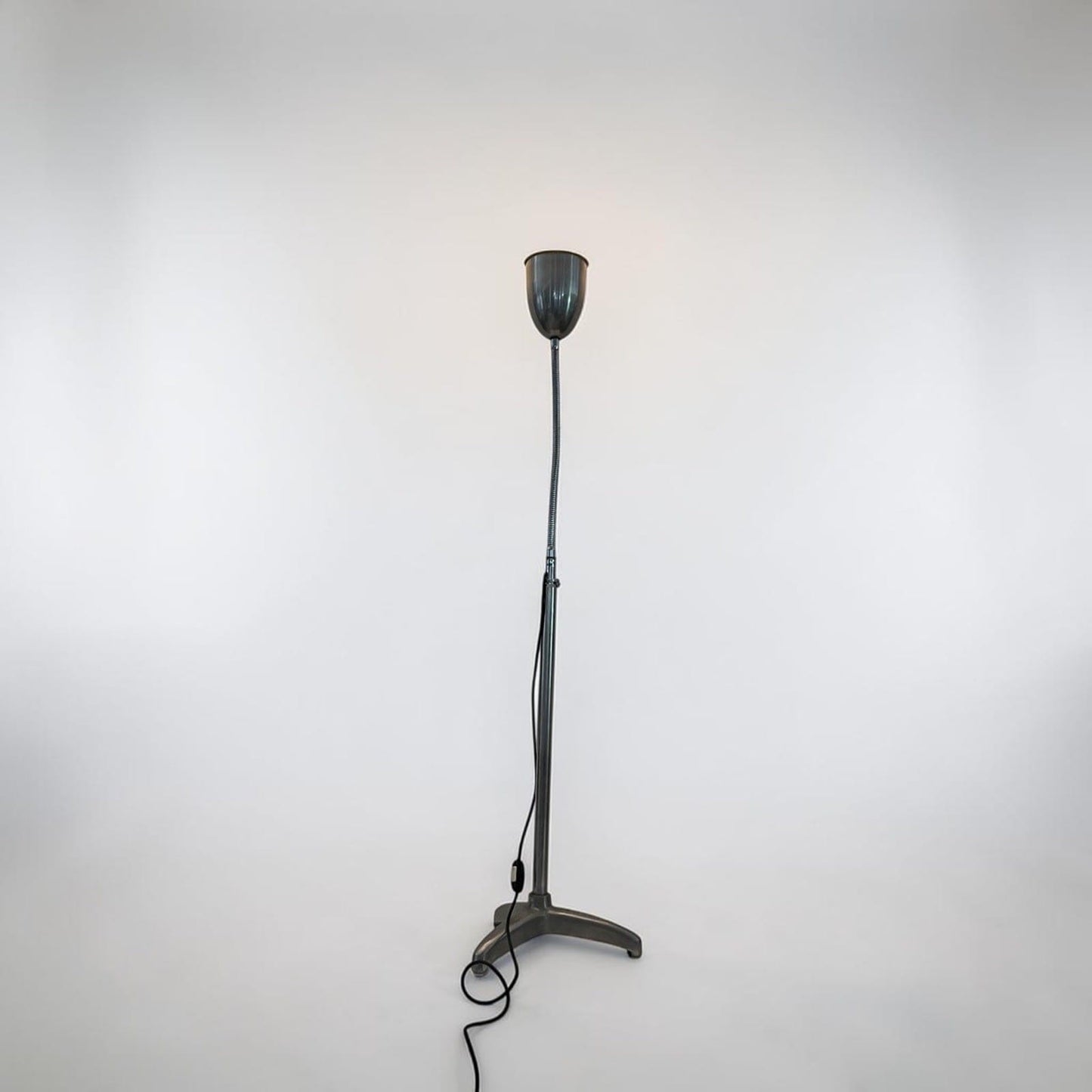 Lampada di Modernariato da terra per Studio Medico in metallo anni 50 invernizzi Categoria  Lampade Appliques