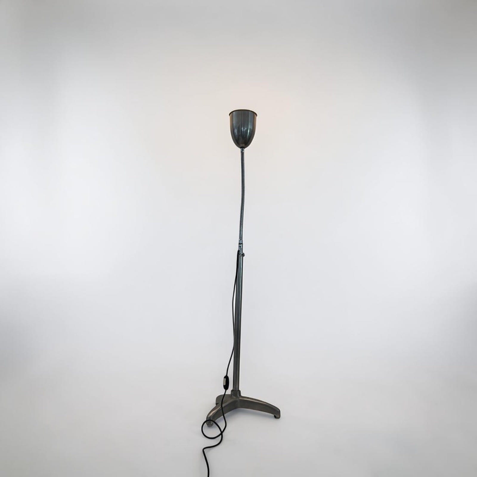 Lampada di Modernariato da terra per Studio Medico in metallo anni 50 invernizzi Categoria  Lampade Appliques