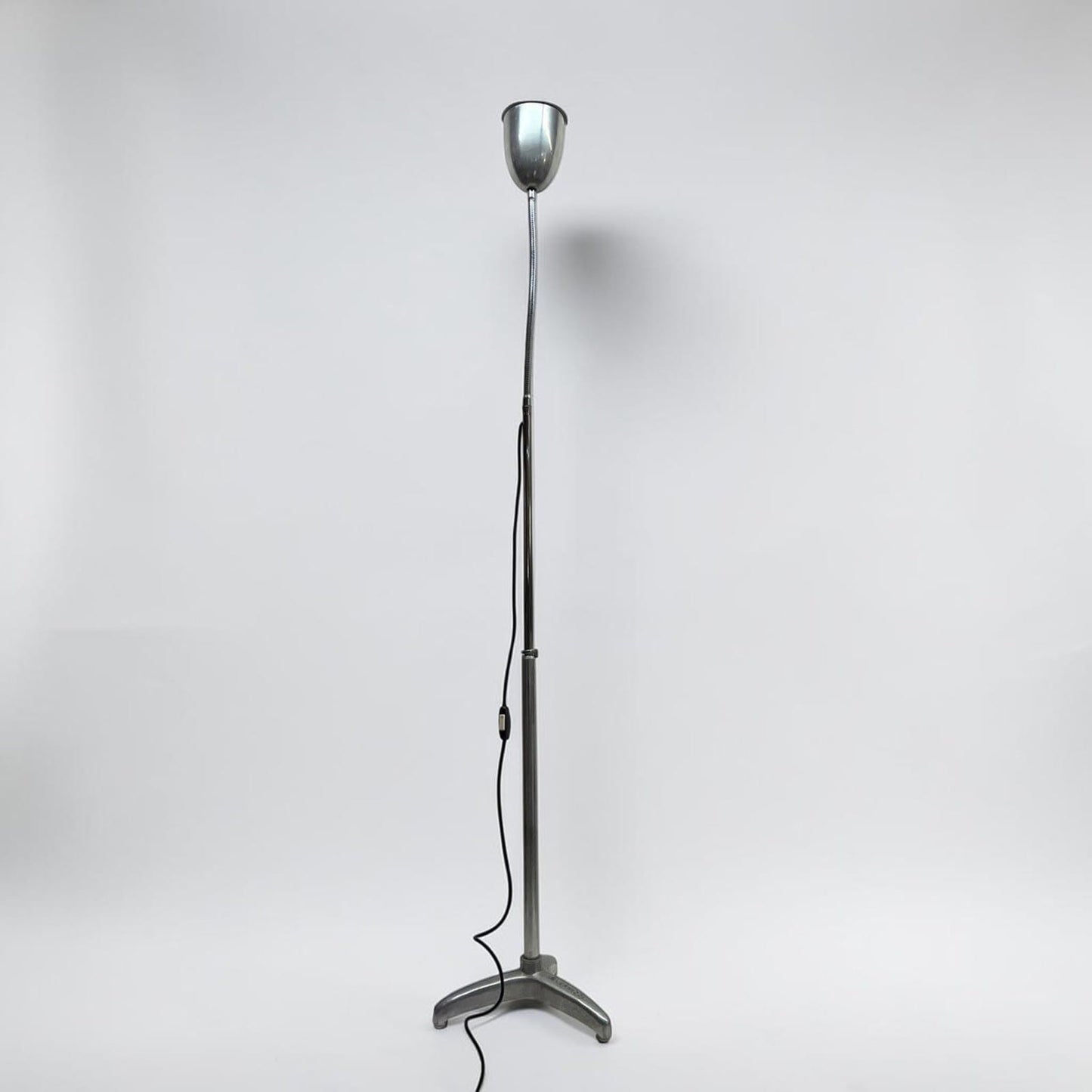 Lampada di Modernariato da terra per Studio Medico in metallo anni 50 invernizzi Categoria  Lampade Appliques