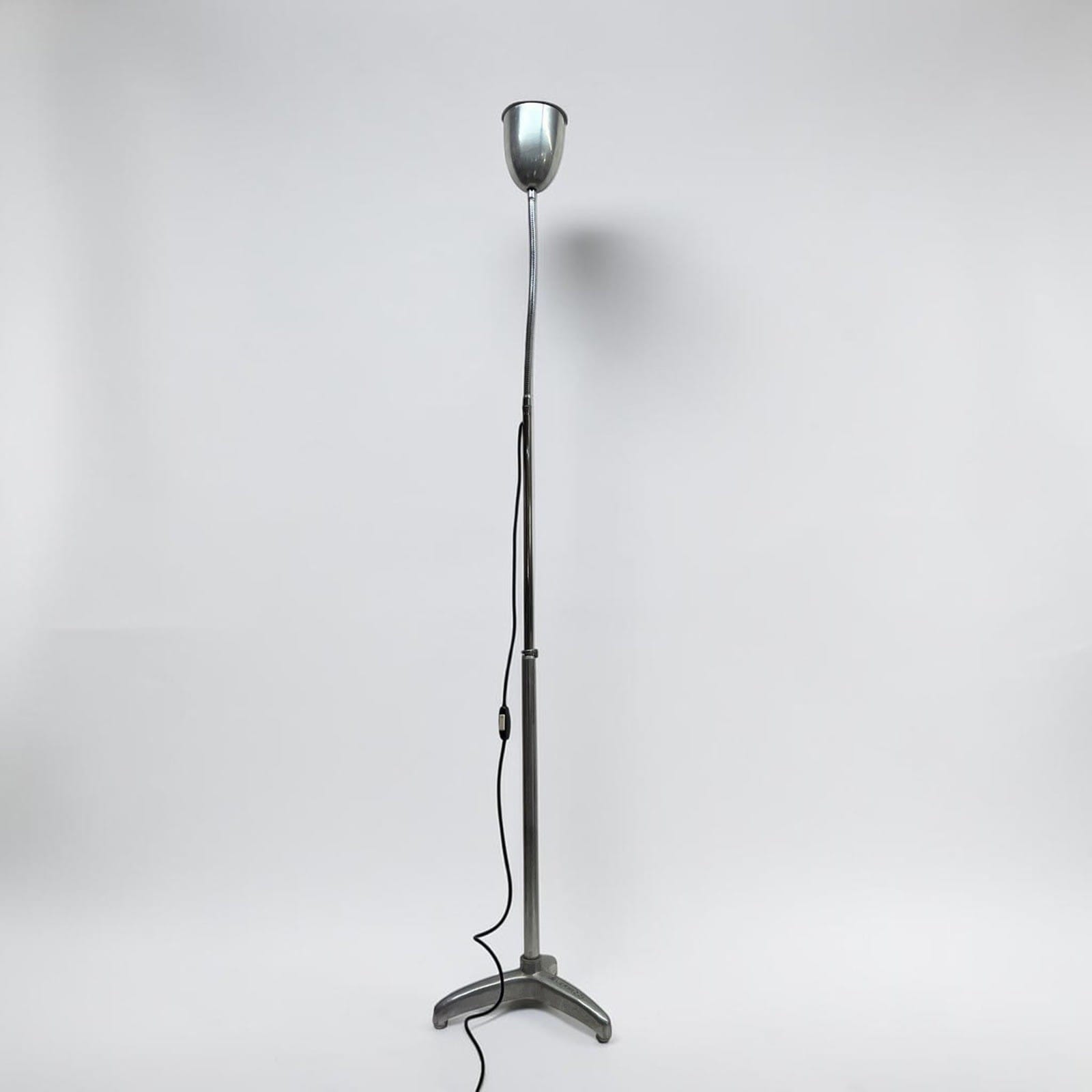 Lampada di Modernariato da terra per Studio Medico in metallo anni 50 invernizzi Categoria  Lampade Appliques