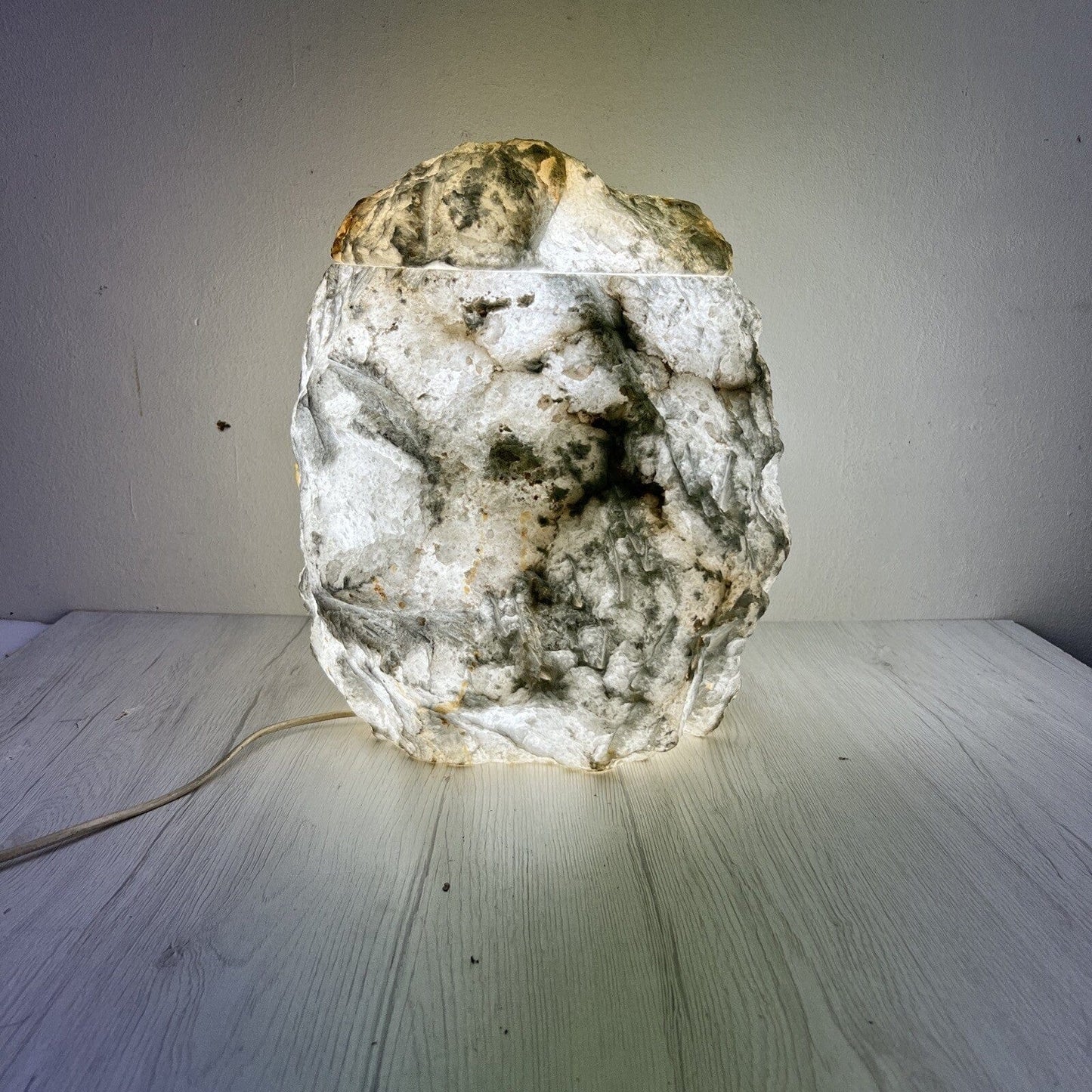 Lampada in Pietra di Alabastro simil sale Marmo Anni '70 Lume Roccia grezza Categoria  Lampade Appliques