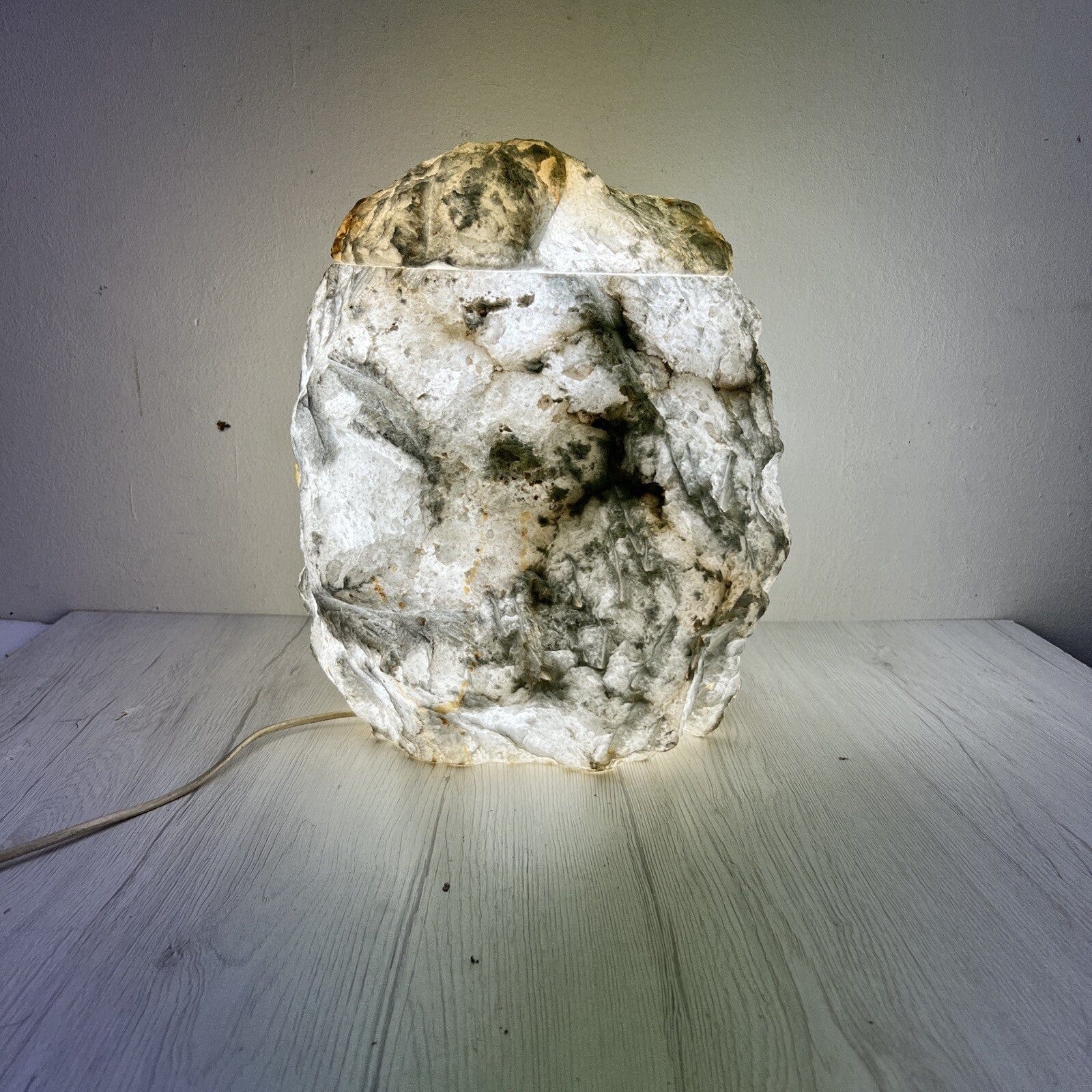 Lampada in Pietra di Alabastro simil sale Marmo Anni '70 Lume Roccia grezza Categoria  Lampade Appliques