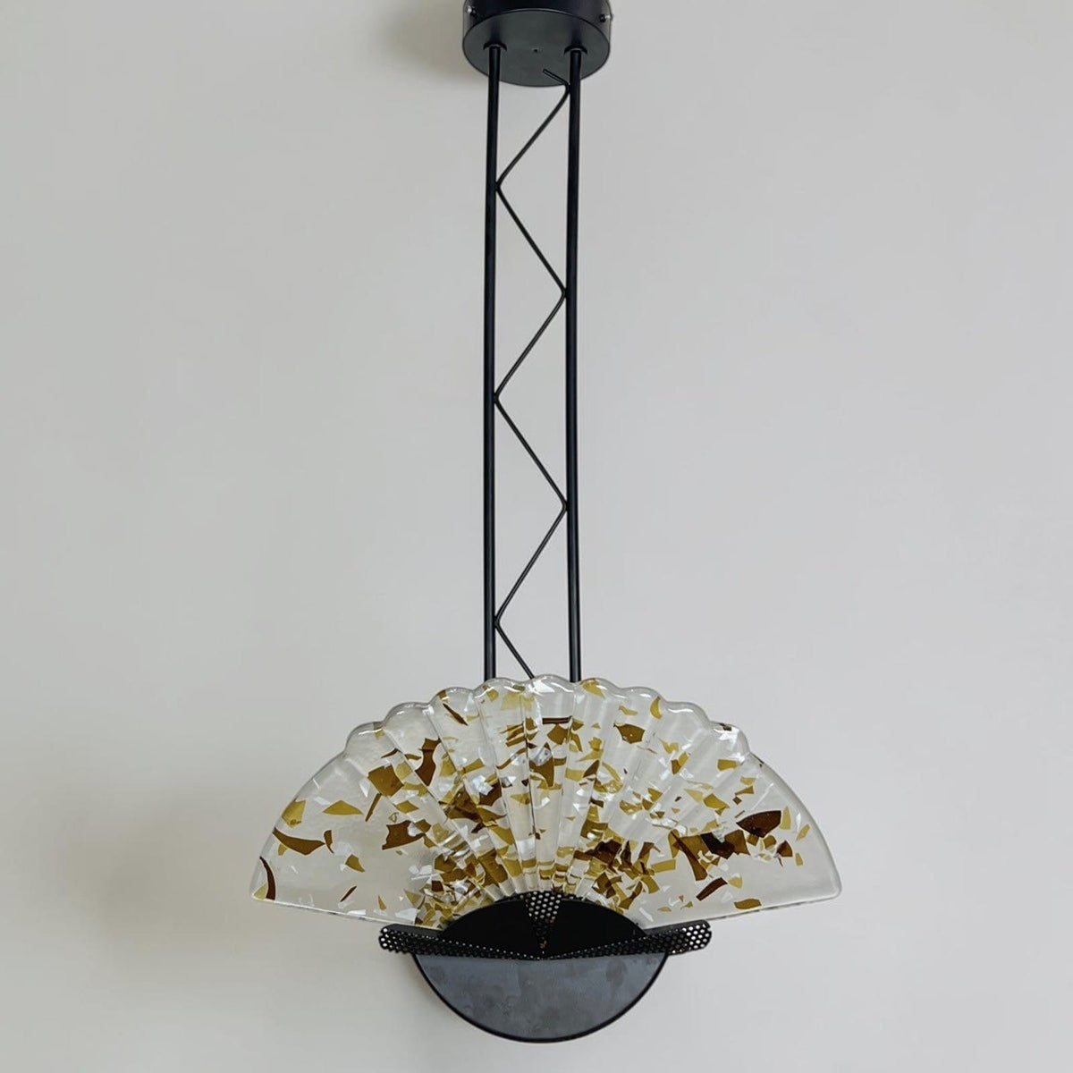 Lampadario in metallo nero e vetro a forma di ventaglio ani '80 Stile Murano Categoria  Lampade Appliques