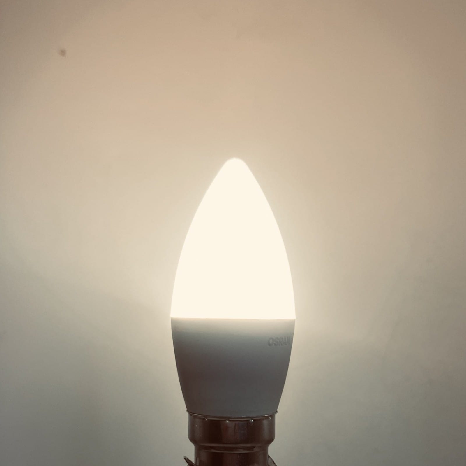 Lampadina a Baionetta per Lampada Abatjour Lume attacco antico B22 forma candela Categoria  Lampade Appliques