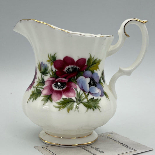 Lattiera in porcellana Royal Albert bricco latte per servizio da the mese Marzo Categoria  Servizio tazze - Tazze