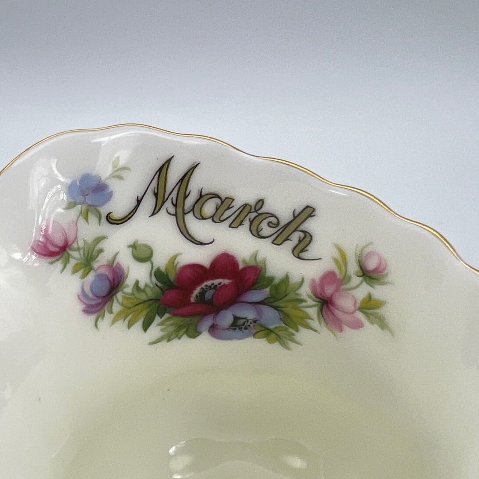 Lattiera in porcellana Royal Albert bricco latte per servizio da the mese Marzo Categoria  Servizio tazze - Tazze