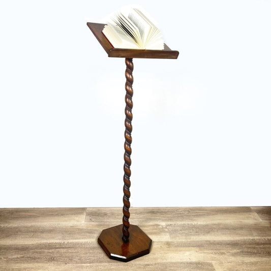 Leggio antico da terra a colonna in legno torciglione per libri spartiti chiesa Categoria  Libri