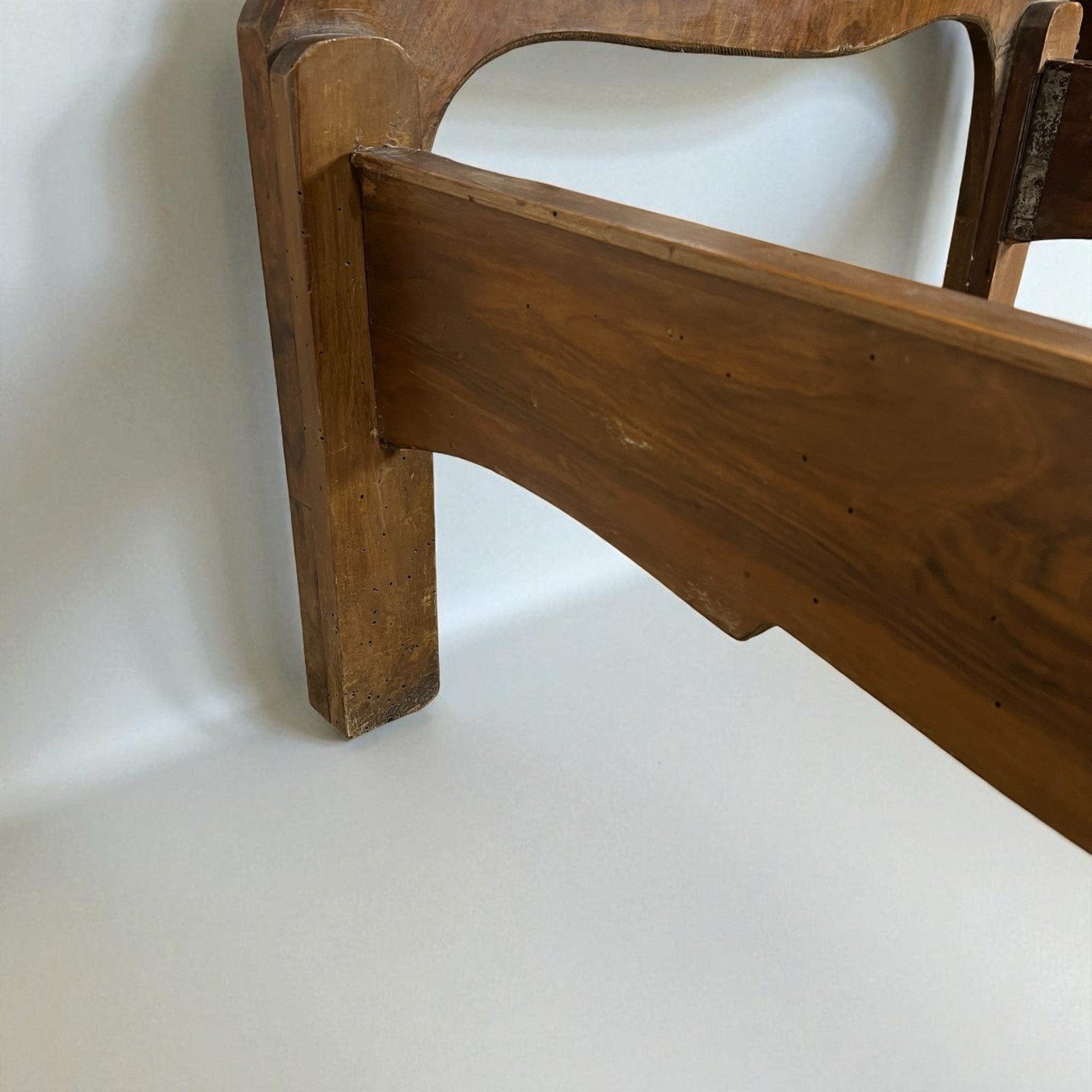 Letto singolo in legno Antico stile barocco Legno di Noce intarsiato epoca ' 900 Categoria  Letti & Testate