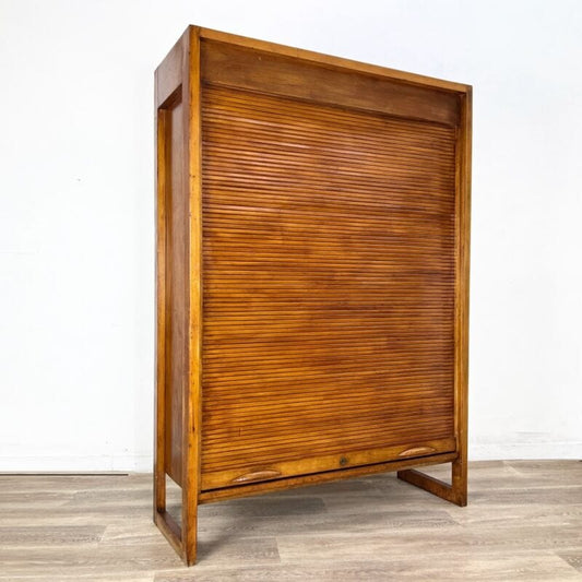 Libreria antica con a serranda scaffale stile retro in legno chiaro anni 60 Categoria  Vetrine