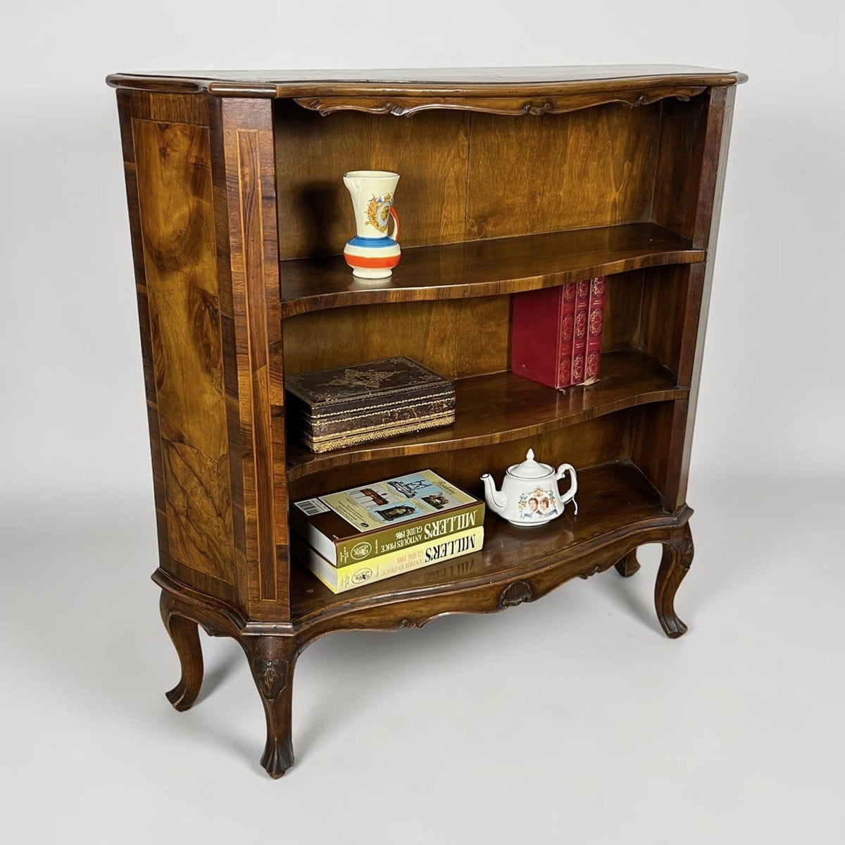 Libreria antica Etagere 900 mobile in legno di noce lastronato soggiorno 3 rip. Categoria  Vetrine