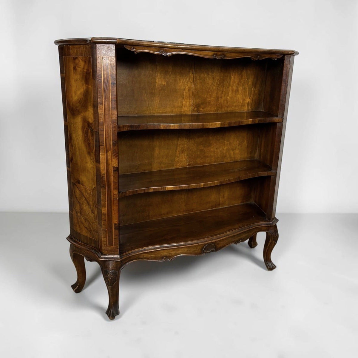 Libreria antica Etagere 900 mobile in legno di noce lastronato soggiorno 3 rip. Categoria  Vetrine