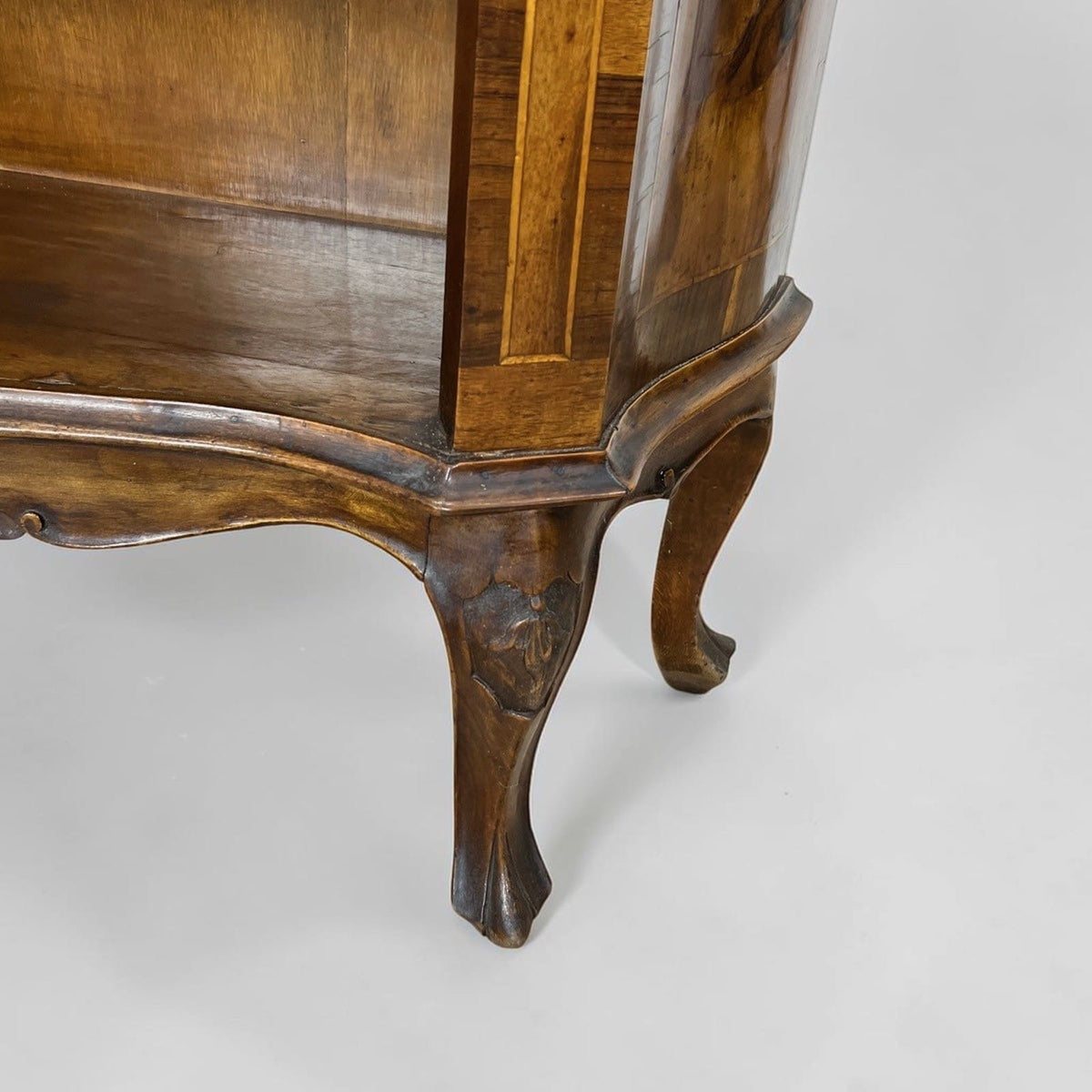 Libreria antica Etagere 900 mobile in legno di noce lastronato soggiorno 3 rip. Categoria  Vetrine