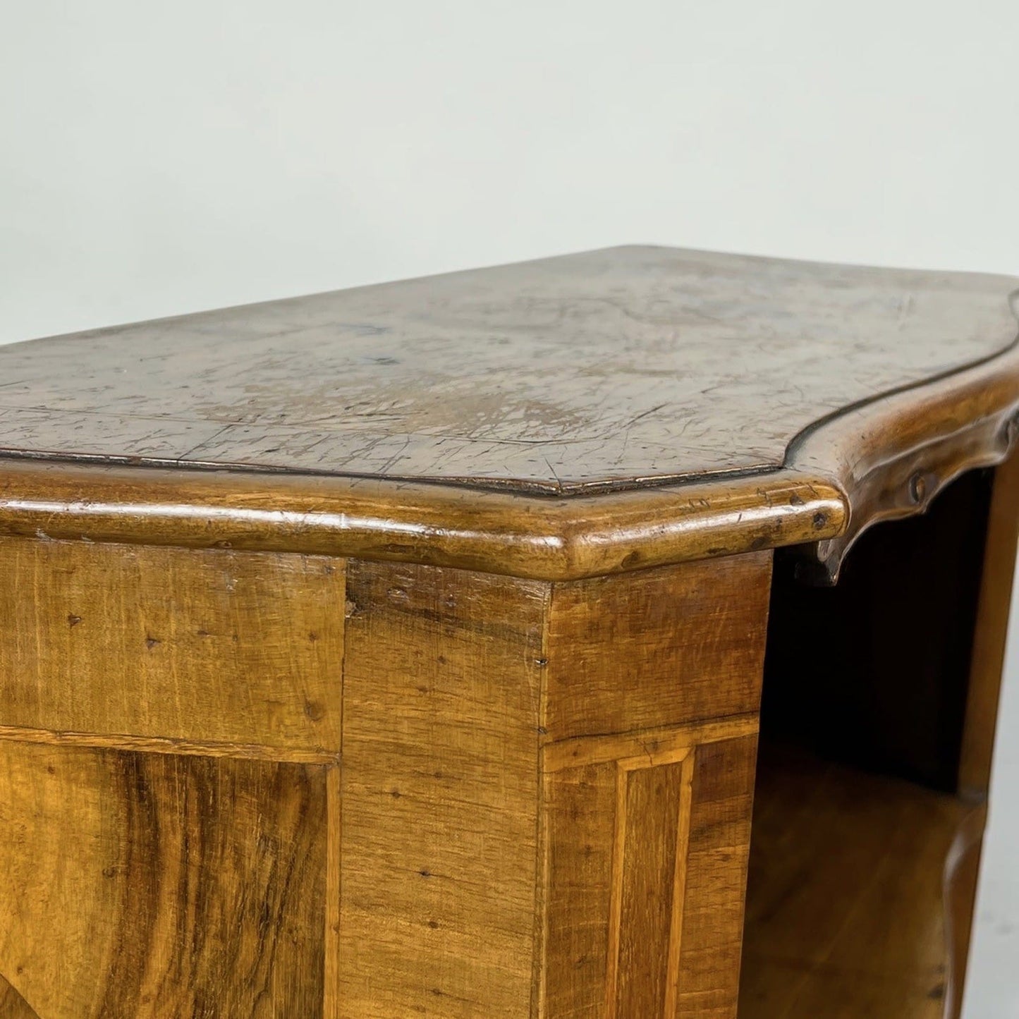 Libreria antica Etagere 900 mobile vintage in legno di noce lastronato soggiorno Categoria  Vetrine