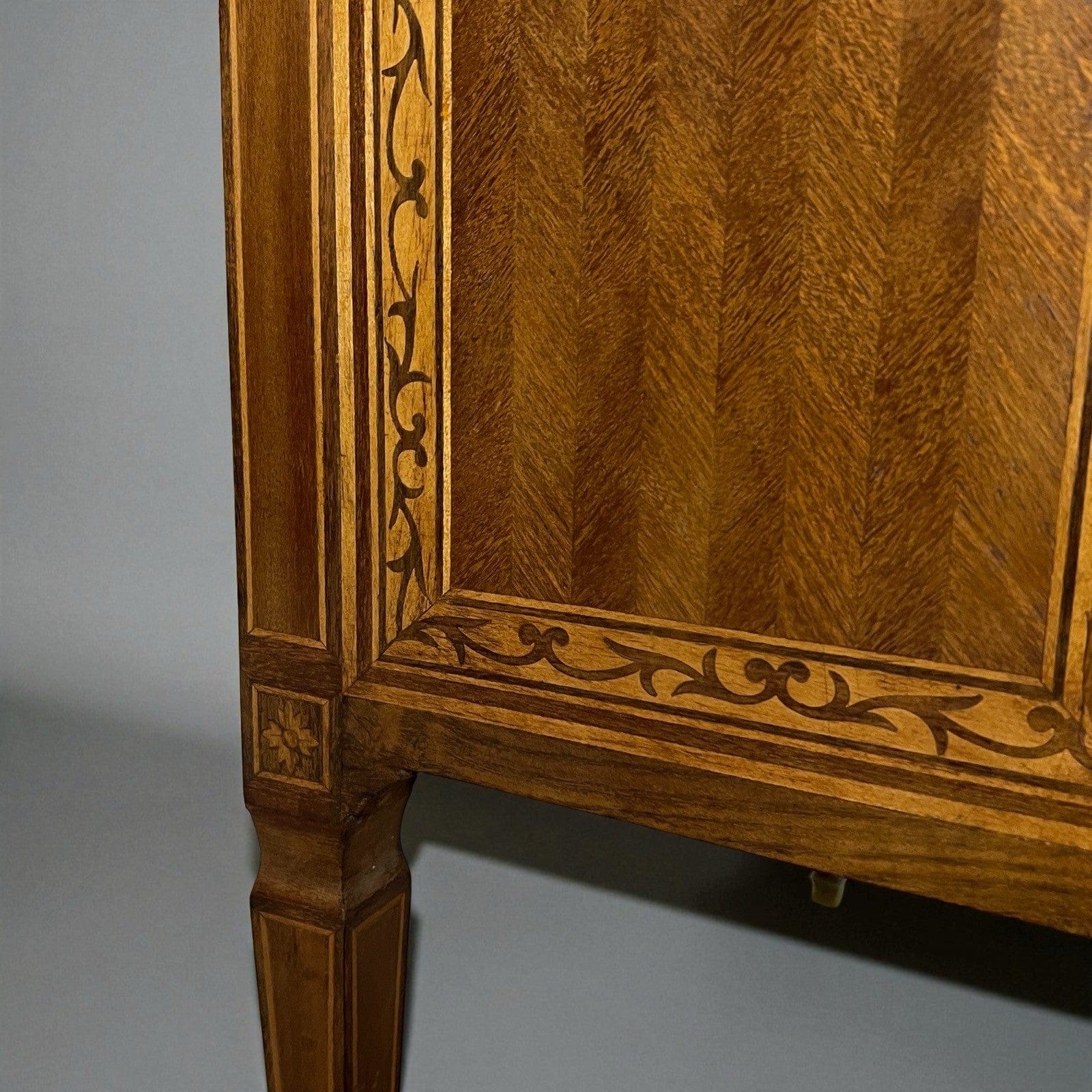 Libreria in Stile Antico Luigi XV legno intarsiata mobile Consolle Madia '900 Categoria  Vetrine