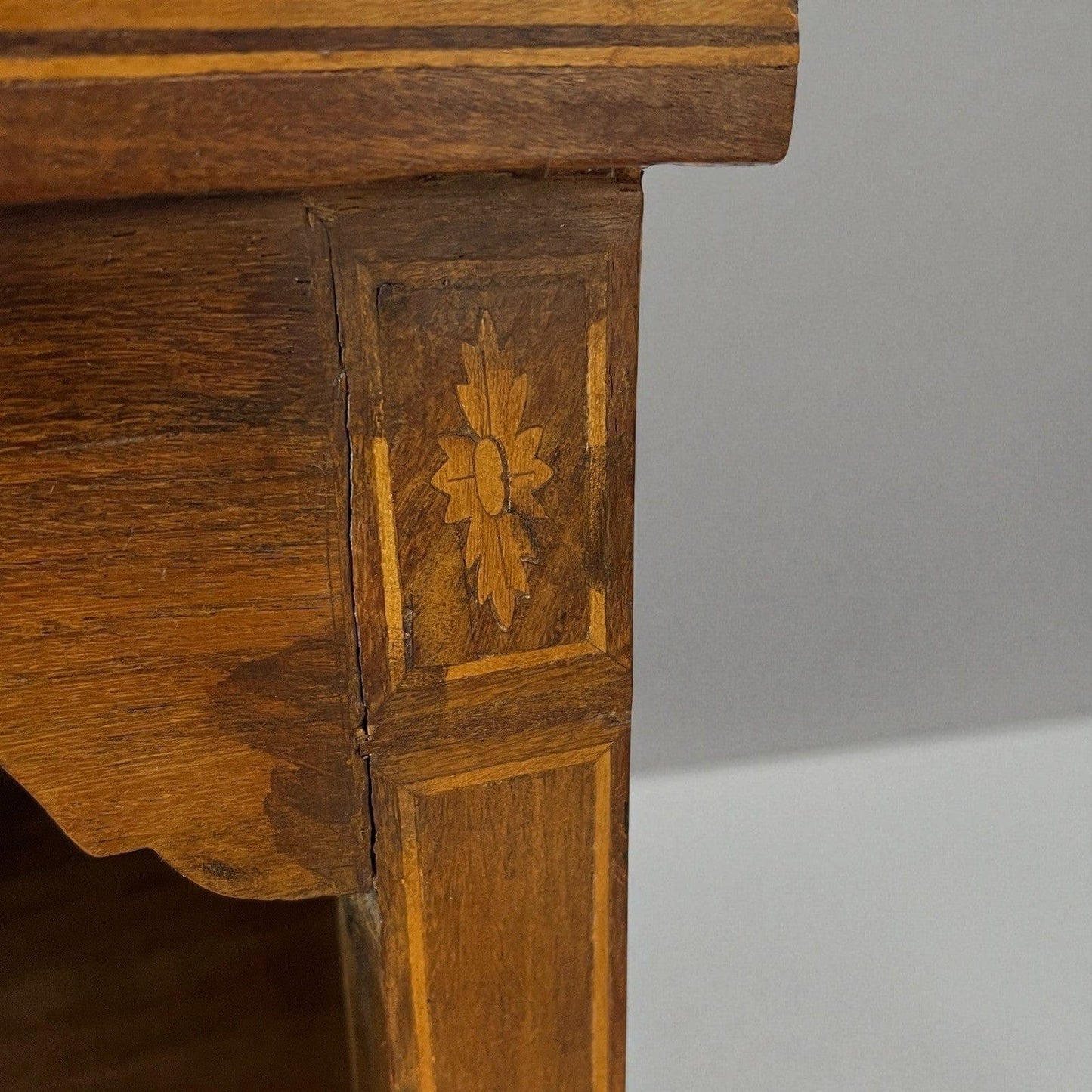 Libreria in Stile Antico Luigi XV legno intarsiata mobile Consolle Madia '900 Categoria  Vetrine