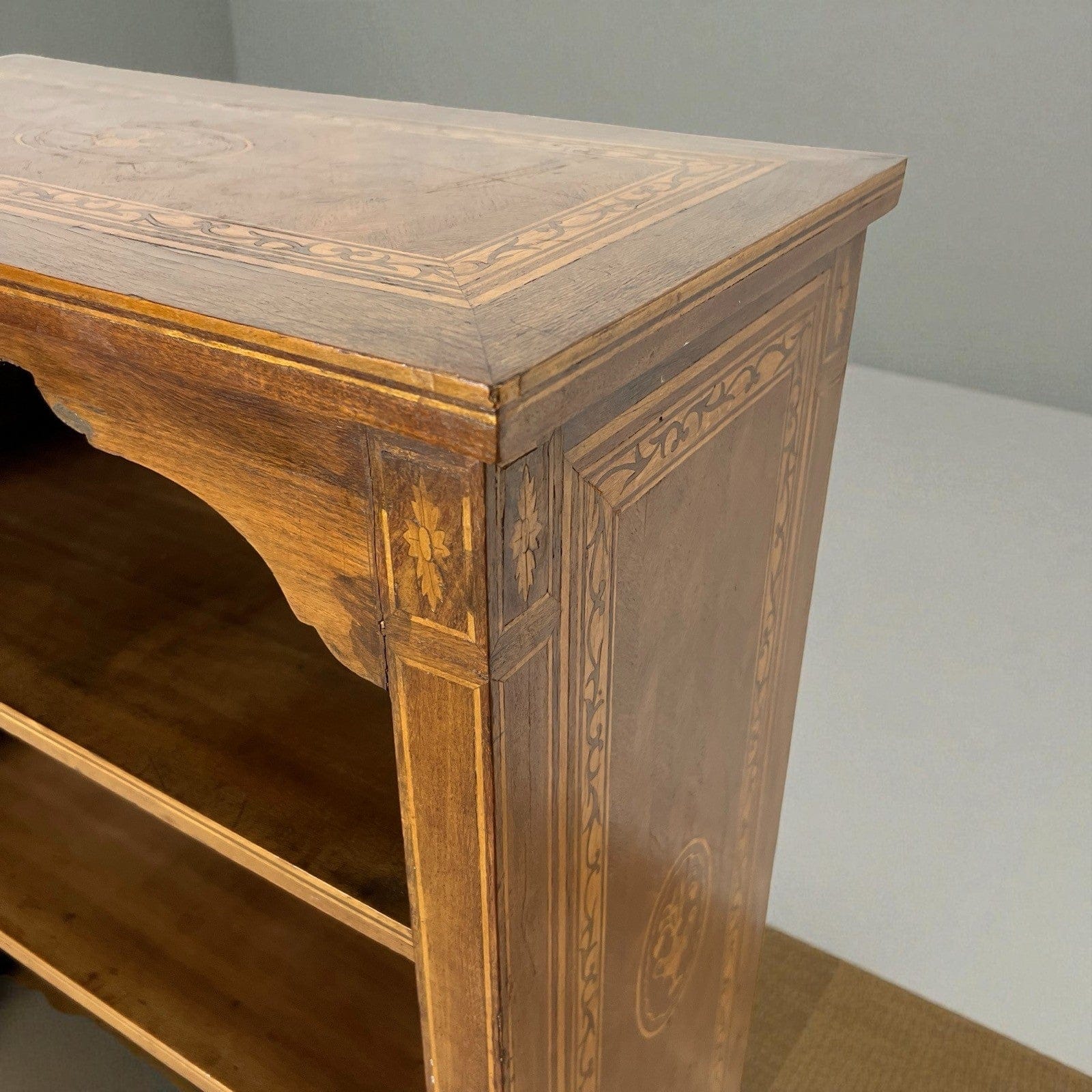 Libreria in Stile Antico Luigi XV legno intarsiata mobile Consolle Madia '900 Categoria  Vetrine