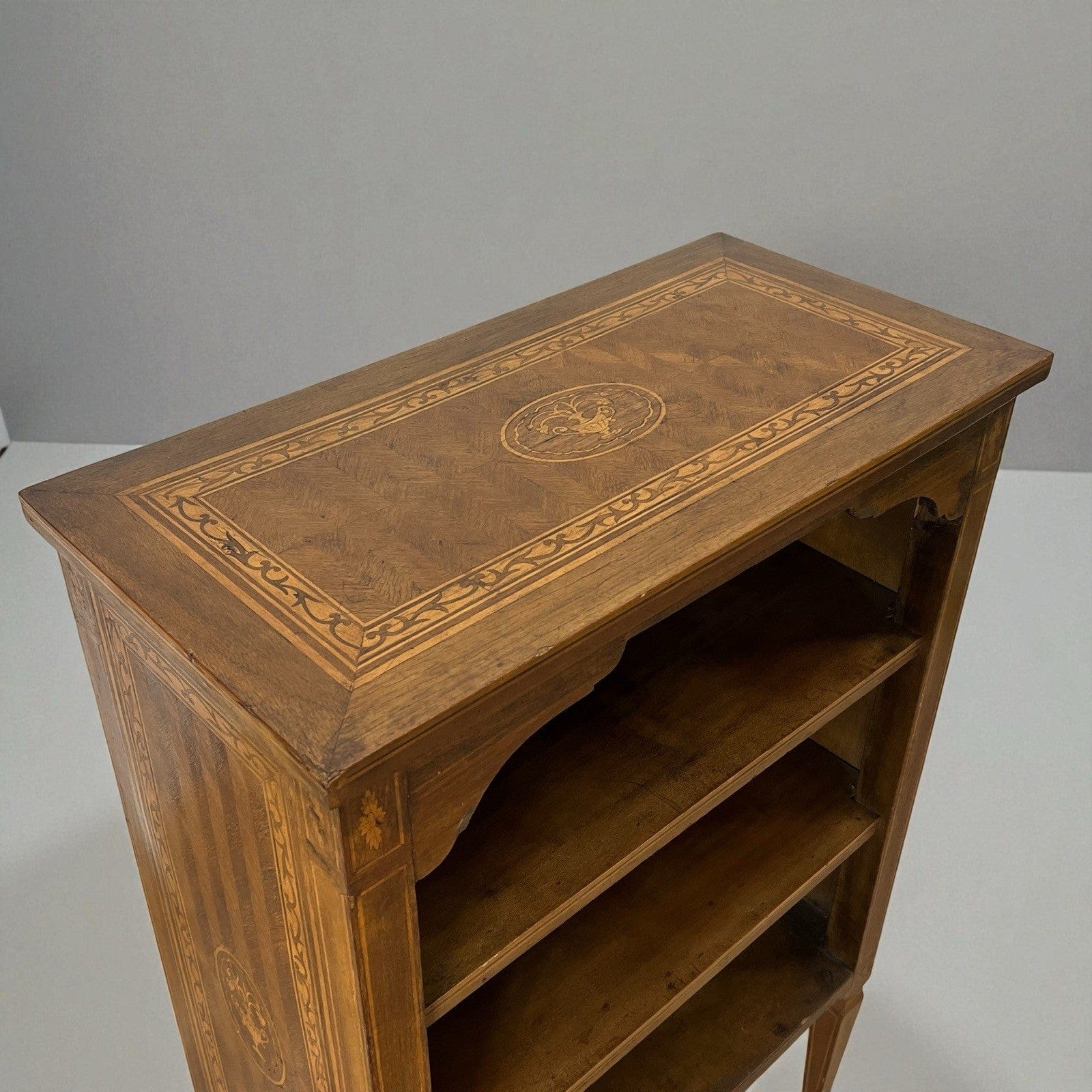 Libreria in Stile Antico Luigi XV legno intarsiata mobile Consolle Madia '900 Categoria  Vetrine