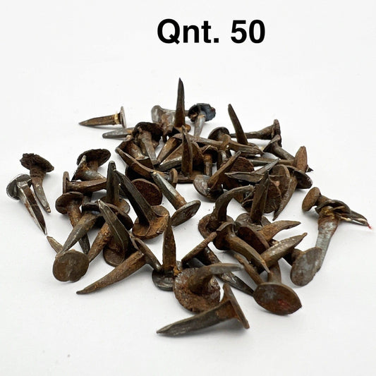 Lotto 50 chiodi antichi in ferro battuto forgiati vecchi chiodini per restauro L Categoria  Accessori & Ferramenta d'epoca