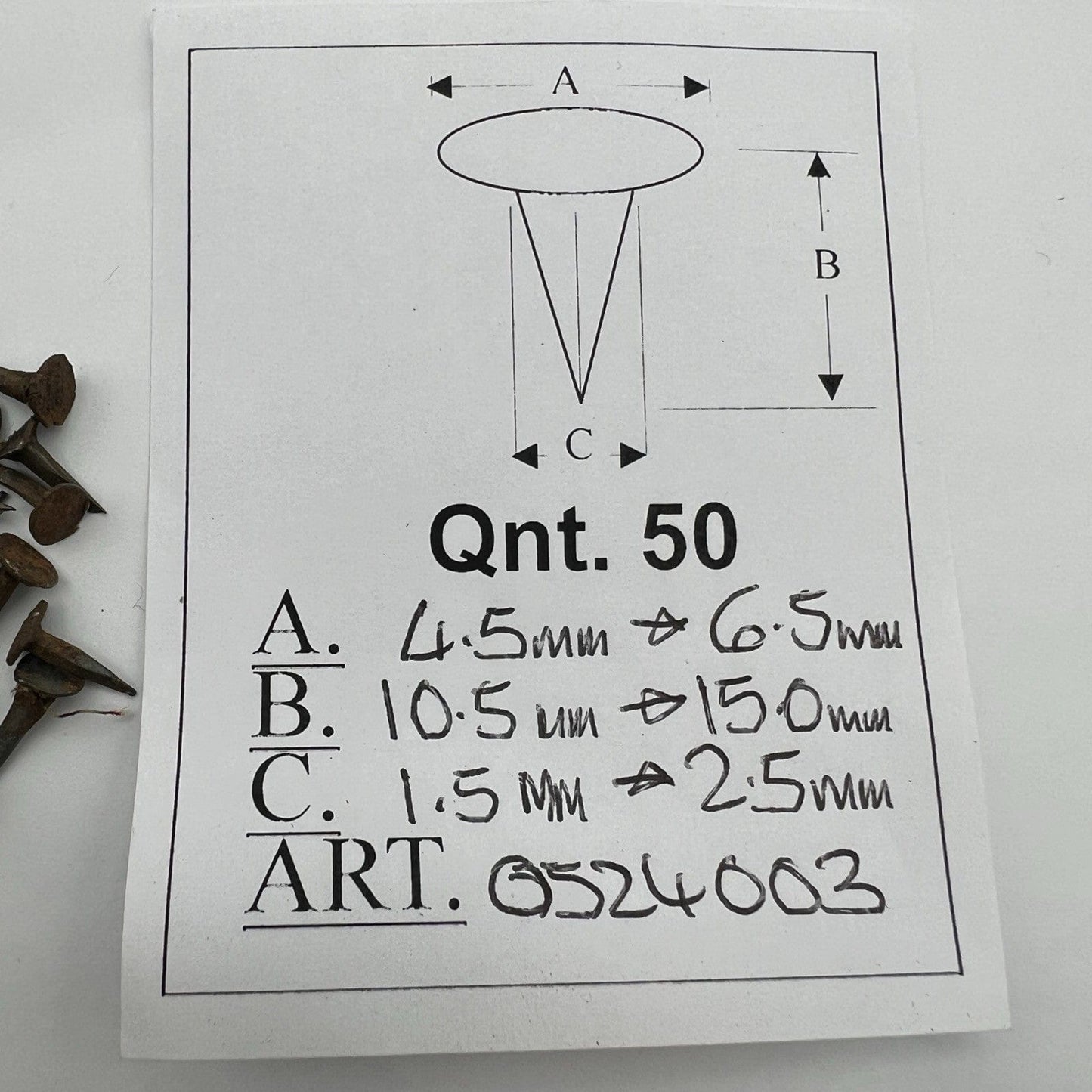 Lotto 50 chiodi antichi in ferro battuto forgiati vecchi chiodini per restauro L Categoria  Accessori & Ferramenta d'epoca