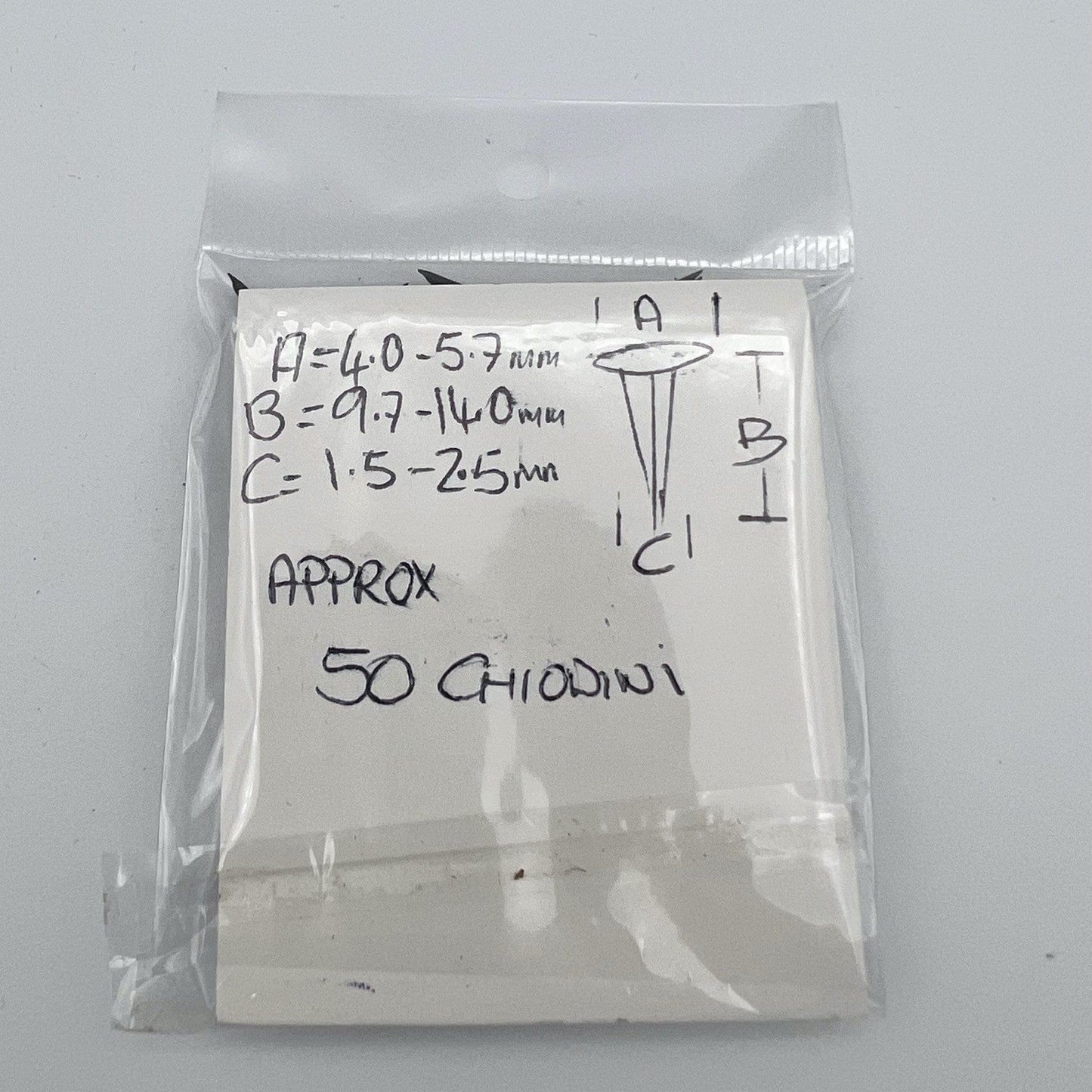 Lotto 50 chiodi antichi in ferro battuto forgiati vecchi chiodini per restauro x Categoria  Accessori & Ferramenta d'epoca