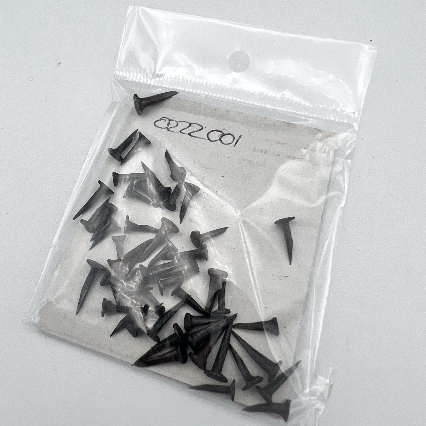 Lotto 50 chiodi antichi in ferro battuto forgiati vecchi chiodini per restauro x Categoria  Accessori & Ferramenta d'epoca