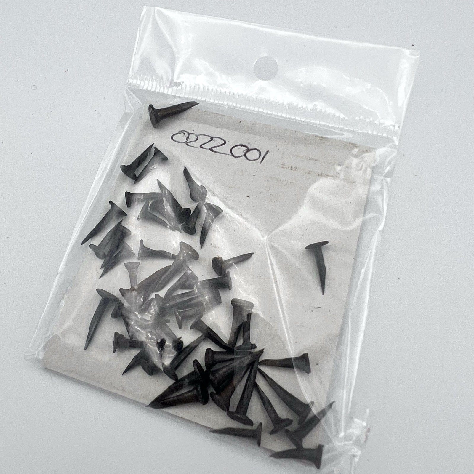 Lotto 50 chiodi antichi in ferro battuto forgiati vecchi chiodini per restauro x Categoria  Accessori & Ferramenta d'epoca