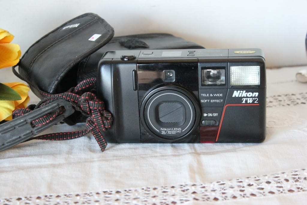 MACCHINA FOTOGRAFICA VINTAGE DA COLLEZIONE " NIKON TW 2 35/70" Categoria  Lenti-Cannocchiali-Occhiali