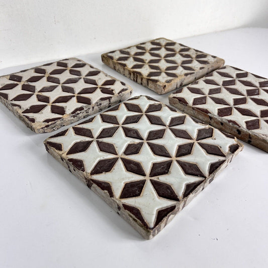 Mattonelle Antiche Cementine Decorative Piastrella Riggiola Maiolica D'epoca Categoria  Arte e antiquariato:Porcellana e ceramica:Piastrelle e mattonelle