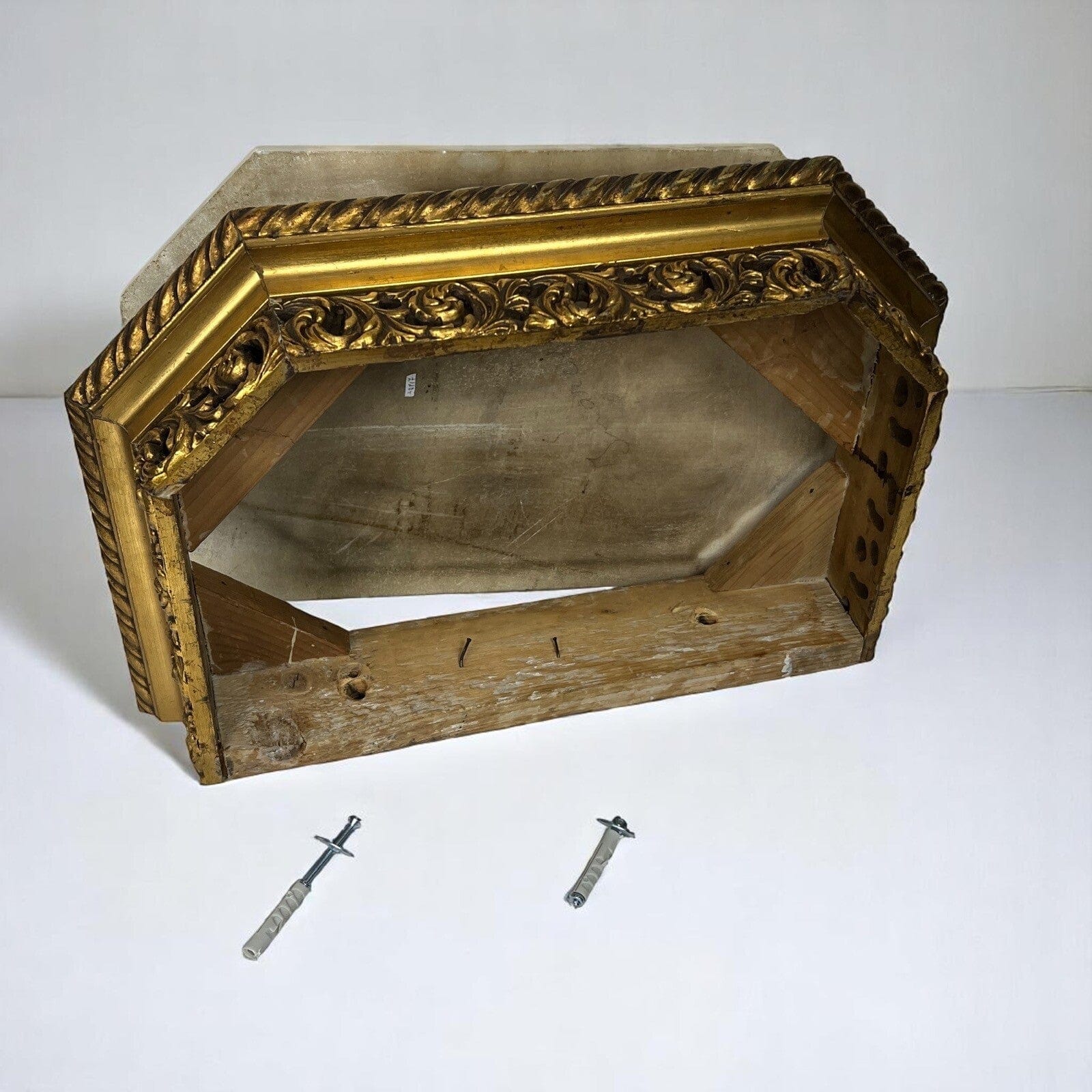 Mensola da parete Antica in legno oro mensolina a sospensione dorata con marmo Categoria  Mensole