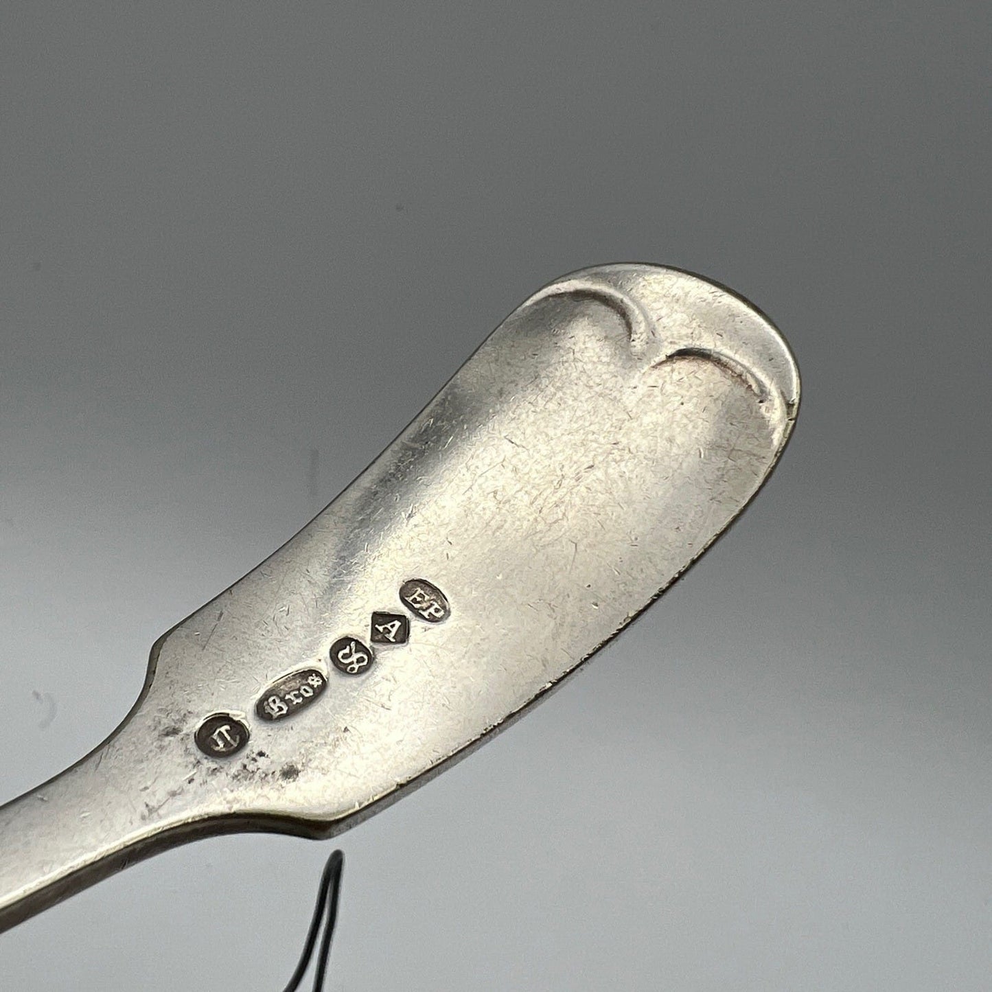 Mestolo antico in argento silver plated da salsa mestolino inglese Lettera V Categoria  Sheffield & Argento