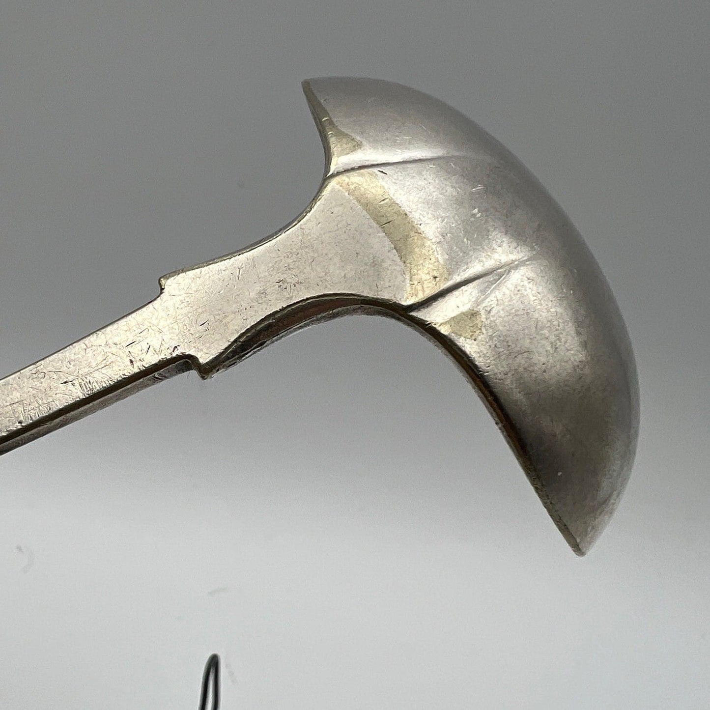 Mestolo antico in argento silver plated da salsa mestolino inglese Lettera V Categoria  Sheffield & Argento