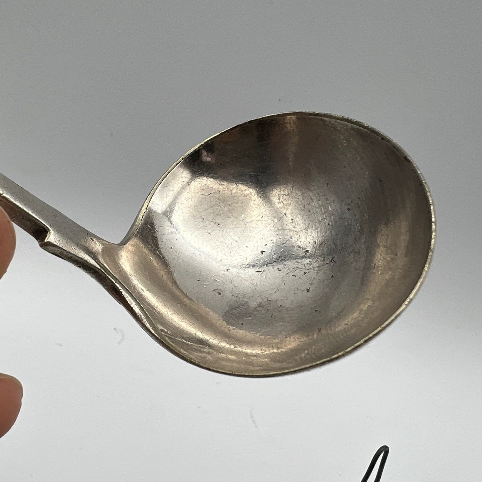 Mestolo antico in argento silver plated da salsa mestolino inglese Lettera V Categoria  Sheffield & Argento