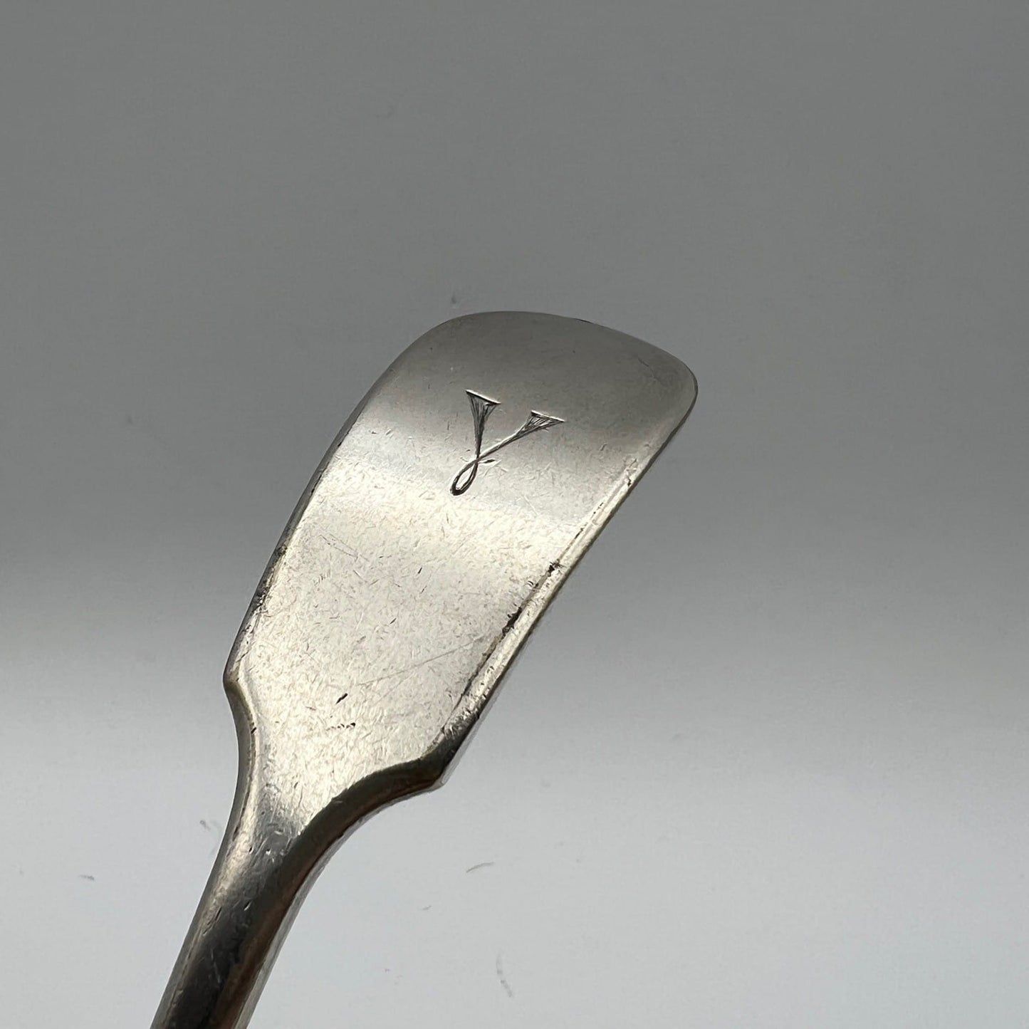 Mestolo antico in argento silver plated da salsa mestolino inglese Lettera V Categoria  Sheffield & Argento