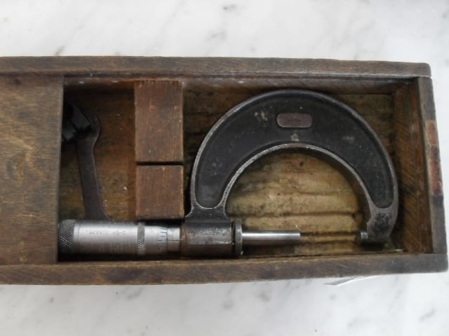 MICROMETRO INGLESE D'EPOCA MARCA MOORE & WRIGHT - VECCHIO STYRUMENTO DI MISURA Categoria  Attrezzi e Strumenti