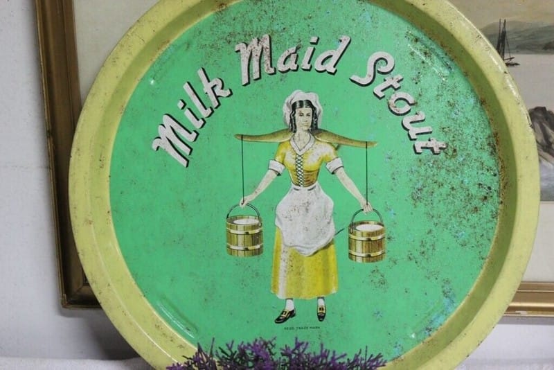 ' MILK MAID STOUT ' VINTAGE TIN TRAY / VECCHIO VASSOIO IN LATTA PER BIRRA Categoria  Pubblicità vintage