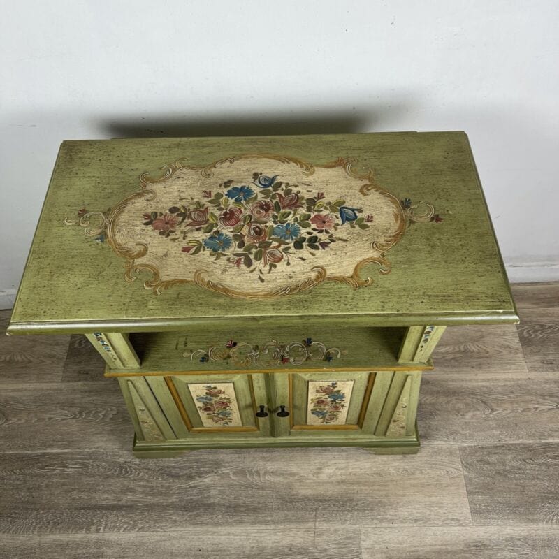Mobile Porta TV stile antico 700 in legno tirolese dipinto a mano verde fiori Categoria  Arredamento