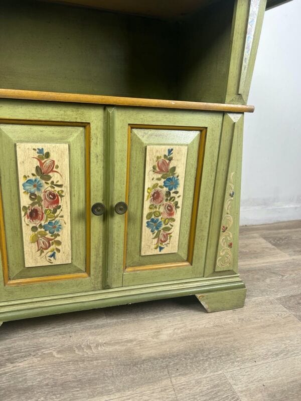 Mobile Porta TV stile antico 700 in legno tirolese dipinto a mano verde fiori Categoria  Arredamento