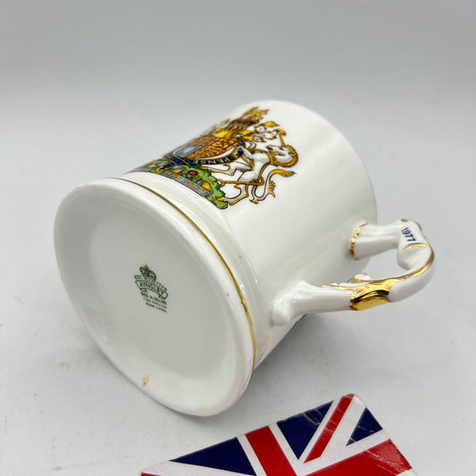 Mug tazza in Ceramica Inglese Regina Elisabetta Casa Reale Giubileo anno 2002 Categoria  Arte e antiquariato:Porcellana e ceramica:Altro porcellana e ceramica
