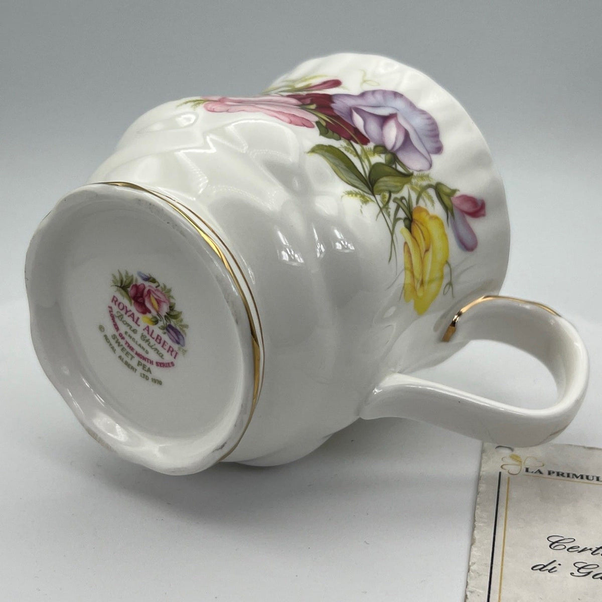 Mug Tazza in porcellana Royal Albert con mese di APRILE Flower of the Month 900 Categoria  Servizio tazze - Tazze